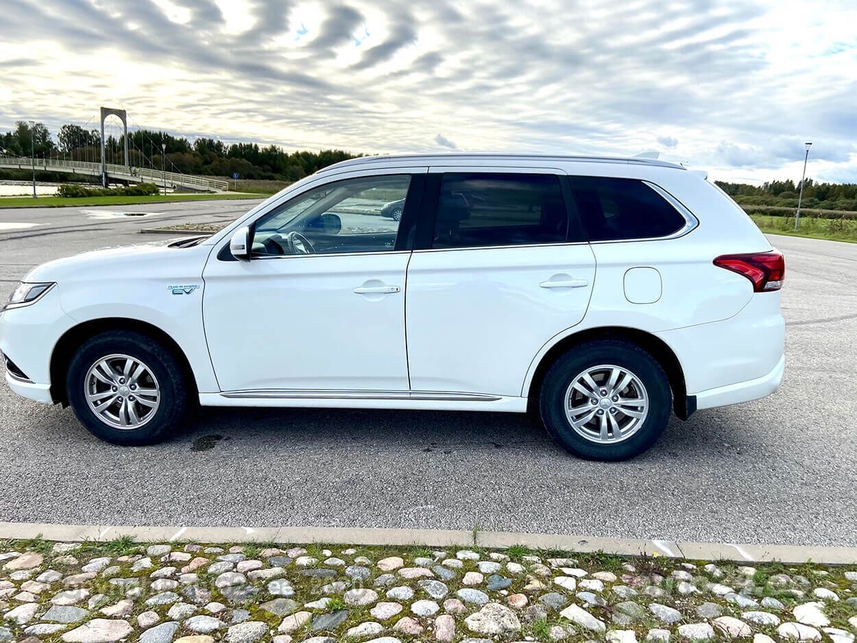 Mitsubishi Outlander Plug-in Hybrid 2.0 89kW - Image 5